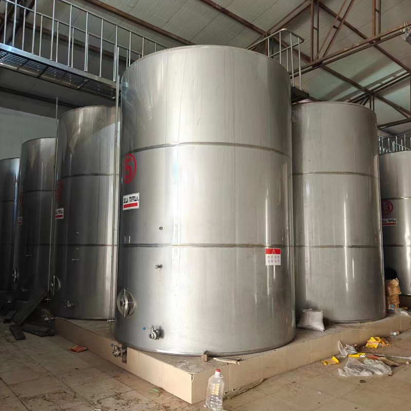 Stainless steel storage tanks in the middle of the dairy buffer storage system